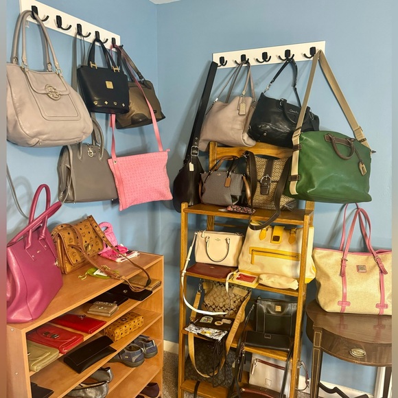 Live show notice! Like to know when I’m live! Designer & lux bags and more! - Picture 9 of 10